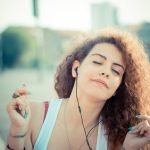 Descubre cómo la música puede ser tu aliada para aumentar la motivación y alcanzar tus objetivos