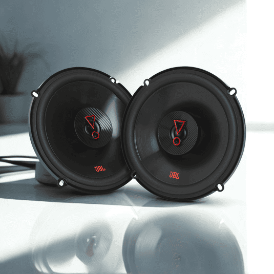 JBL Stage3 627 con sombras y fondo blanco